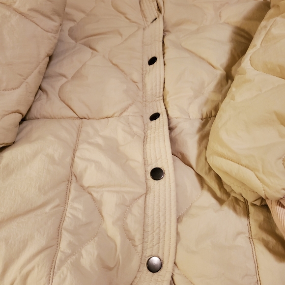 Umgee Women's Quilted Lightweight Jacket. Off white. Size Medium. Button up - Picture 2 of 6